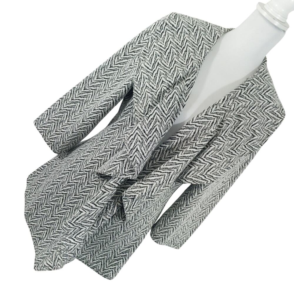 CALVIN KLEIN! BLACK & WHITE ZIGZAG ABSTRACT RUFFLE FRONT JACKET, BLAZER! SZ 12